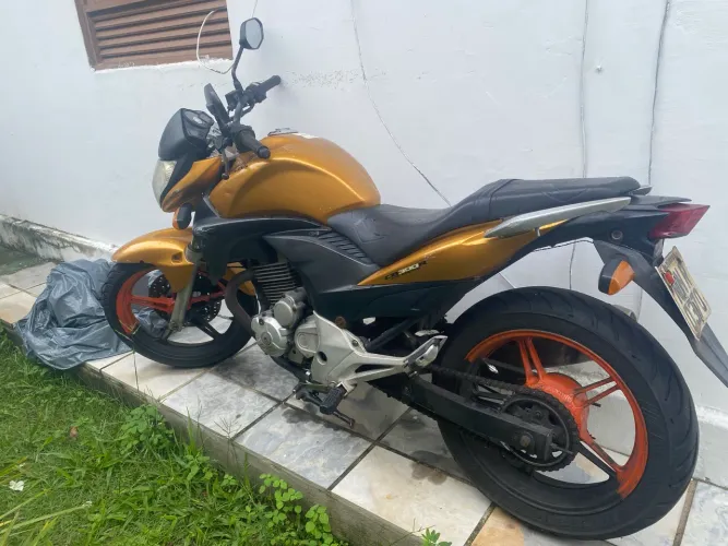 Cb 300