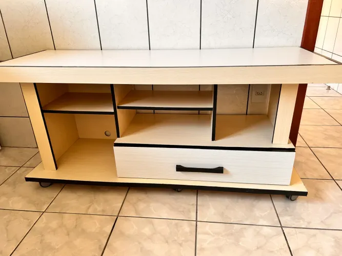 Rack TV Hack rodízio ótimo estado