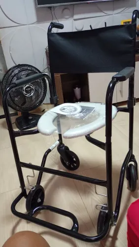 Cadeira de roda de banho