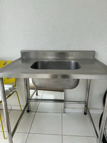 Bancada inox com pia