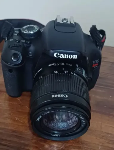 Canon EOS Rebel T3i com Lente 18-55mm