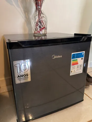 Frigobar Midea 45L Black Edition Mrc06b 110v