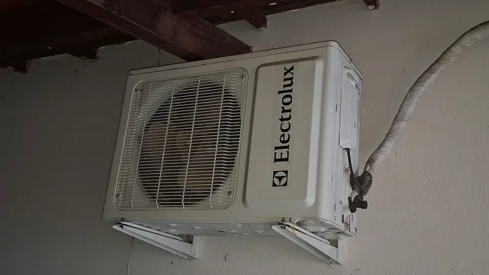 Ar condicionado eletrolux 12.000 btus, 220v