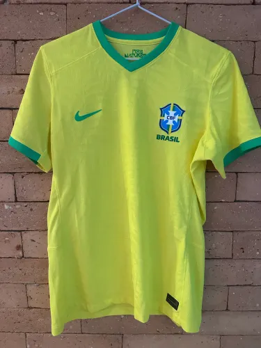 Camisa Seleção Brasileira jogador modelo feminina Tam M