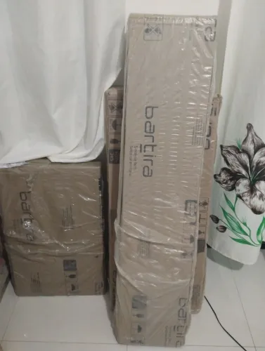 Armário de Cozinha Novo na Embalagem