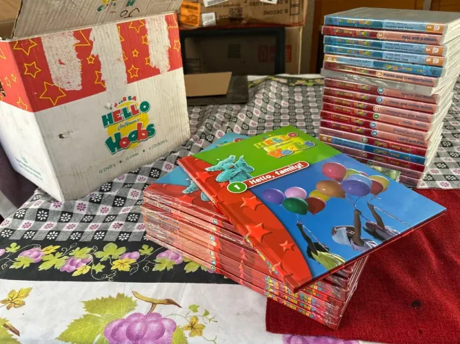 Coleção Completa Barsa Hello Hobs Jim Henson - 13 Livros + 12 DVDs + 6 CD-ROMs Lacrados ?
