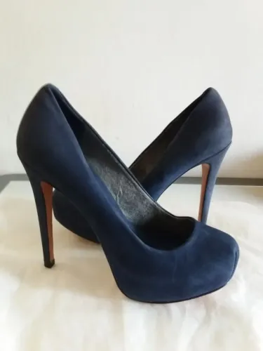 SCARPIN SCHUTZ AZUL MARINHO 34. LINDO