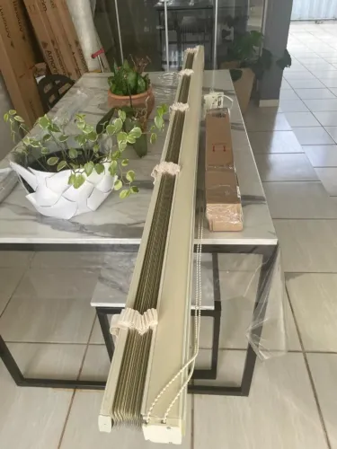 PERSIANA HORIZONTAL EM ALUMINIO 50 MM COM FITA