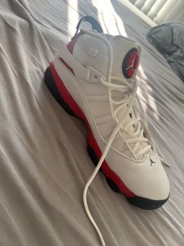 Tênis Jordan Branco, Vermelho e Preto - Excelente Estado