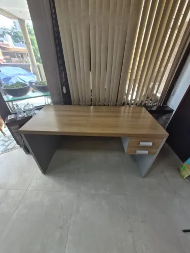 MESA DE ESCRITÓRIO ELEGANTE