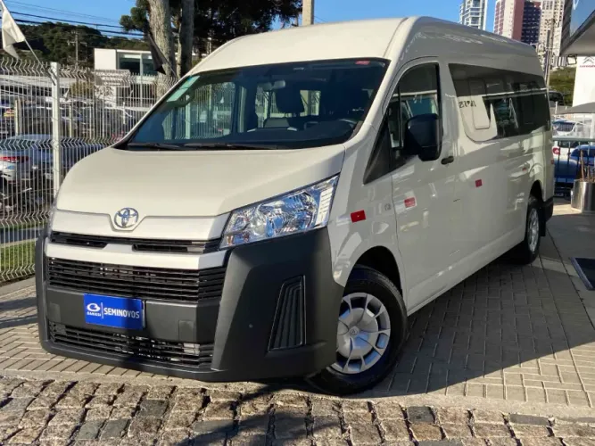 Toyota Hiace 2.8 D-4D TURBO DIESEL MINIBUS 15+1 DX AUTOMÁTICO 2025