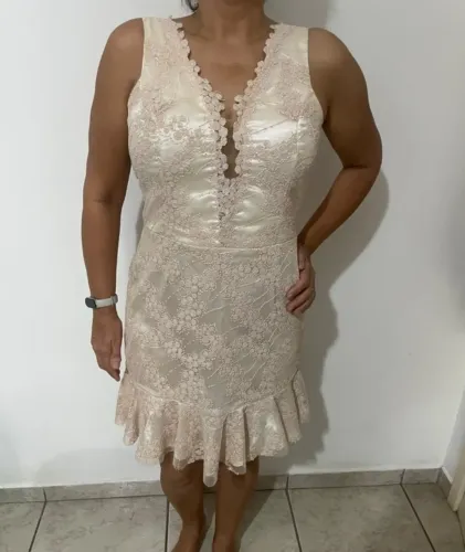 Vestido de festa em tom claro, usado apenas uma vez!