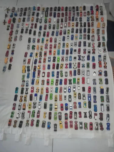 Coleção de carrinhos da hotwheels e Maisto