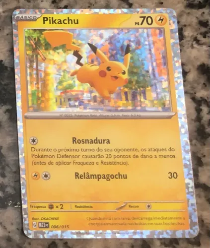Carta Holográfica Pokemon TCG Coleção McLanche Feliz Batalha Suprema - Pikachu