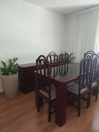 Conjunto sala de jantar completo - mesa 6 lugares + buffet (madeira)