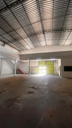 Excelente Galpão 867m² c/ Mezanino e Pé Direito de 10m na Raiz / Aceita Financiamento