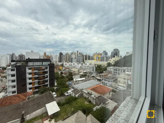 Apartamento com 48,5 m², 1 suíte, lavabo, 1 vaga, no Centro de Florianópolis