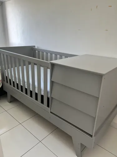 Vendo berço multifuncional ( acompanha o colchão)