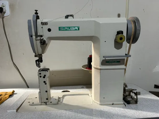 Máquina de costura industrial de coluna
