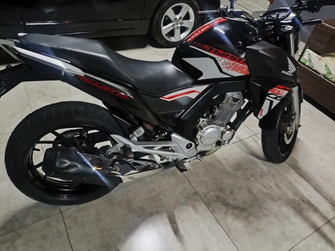 Honda CB Twister 250.
