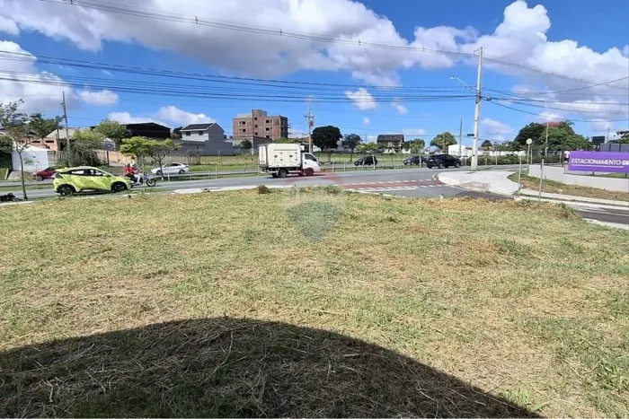 Terreno Comercial de Esquina na Av. Comendador Franco 1.078m². Bairro Uberaba. Curitiba.