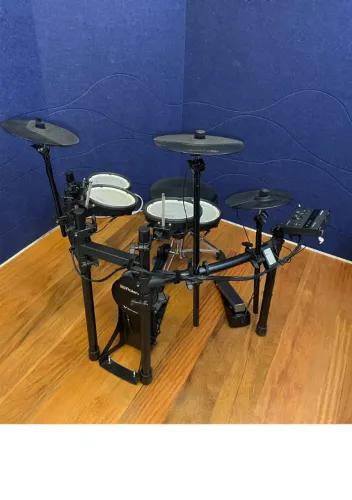 Bateria Eletrônica Roland TD-07KV V-Drums - Completa e em ótimo estado de preservação