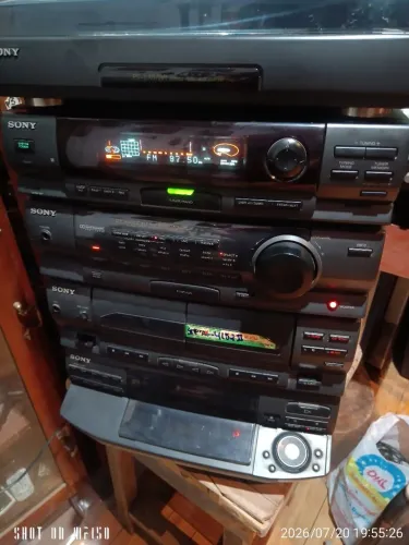 Vendo som Sony acende todas as luzes mais não sei se funciona não tenho as caixas