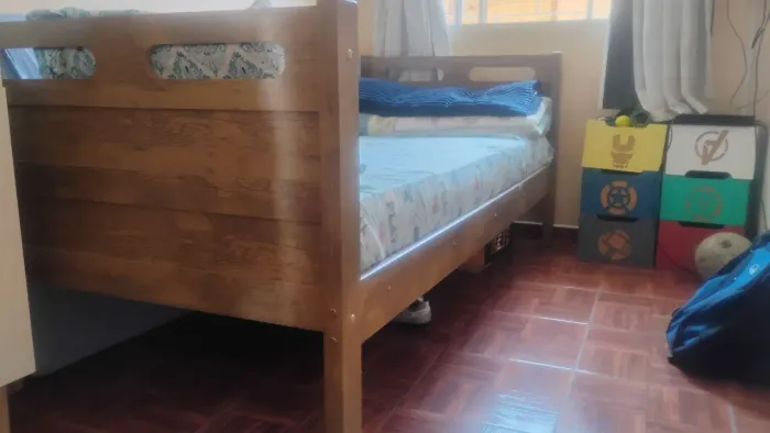 Cama de solteiro em MDF 