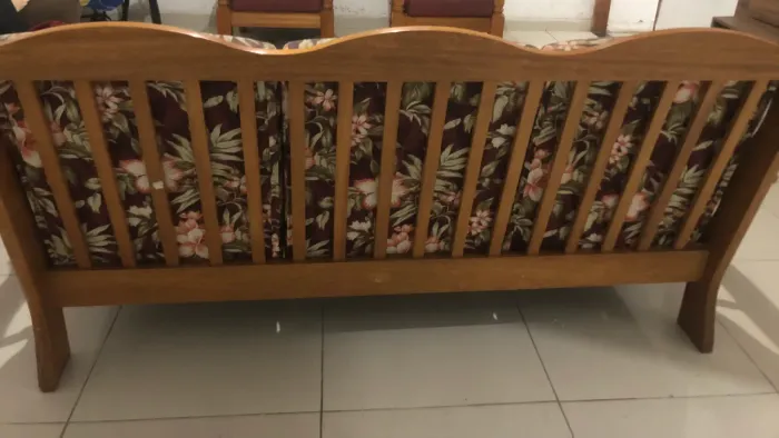 Conjunto de cadeira madeira maciça e estofadas