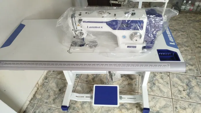 Máquina de costura reta industrial 