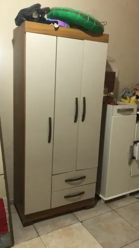 Vende-se guarda roupa
