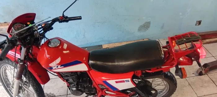 Moto XL 125s motor justo funciona elétrica perfeito p um colecionador 