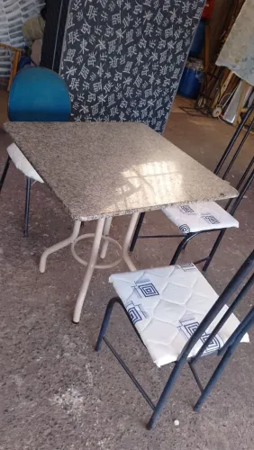 Mesa 80/80/80 altura pé de ferro