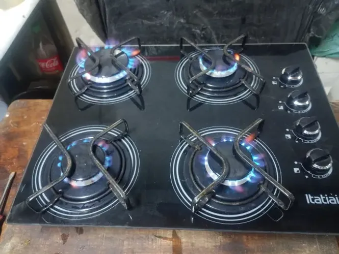 Cooktop de vidro temperado preto com 4 bocas Itatiaia