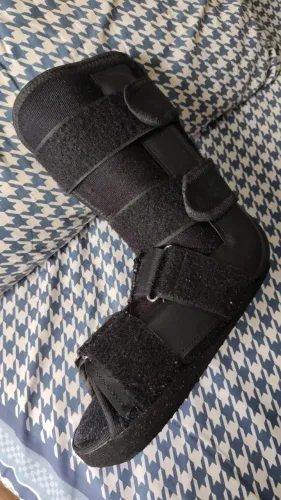 Vendo Bota Ortopédica tamanho 37, cor preta