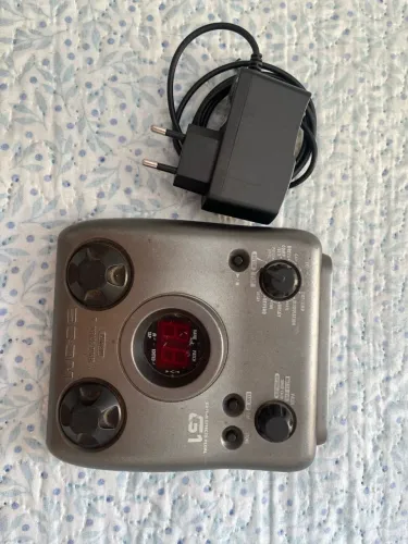 Vendo pedaleira de guitarra G1 Zoom