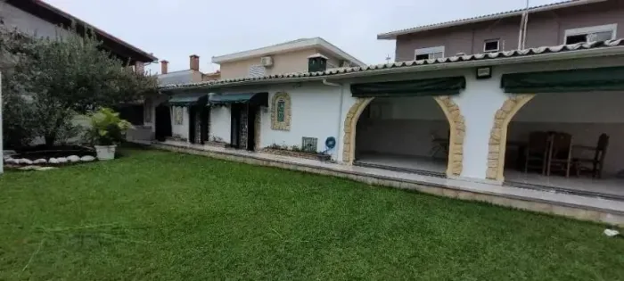 Linda casa a venda no Balneário Florida em Praia Grande a 250 metros da praia