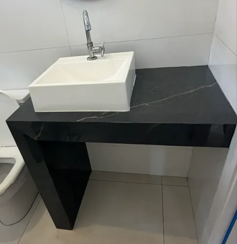 Bancada mais pia de banheiro