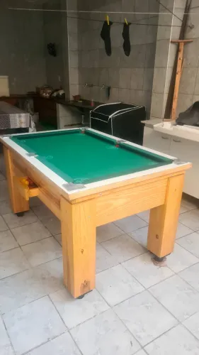 Mesa de Sinuca Residencial Descrição: Mesa de bilhar em madeira de alta qualidade, perfe