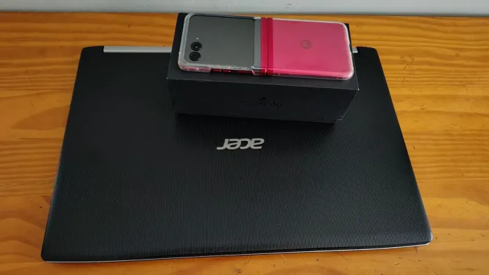 Moto RAZR 40 Ultra + Notebook Acer i5 7° geração 