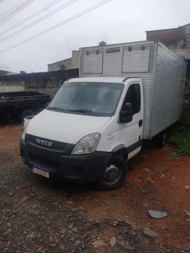 Iveco nova bem conservada! 