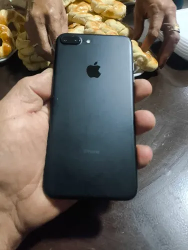 Vendo barato iPhone 7 plus. Troco por ferramentas mecânicas