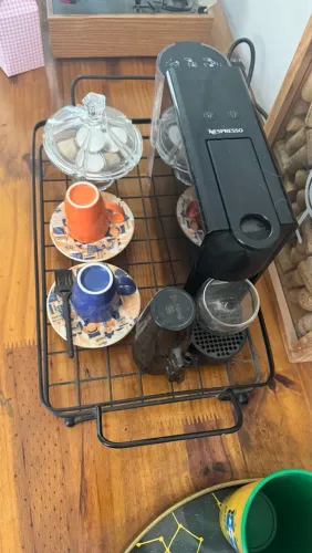 Cafeteira nespresso essenza mini