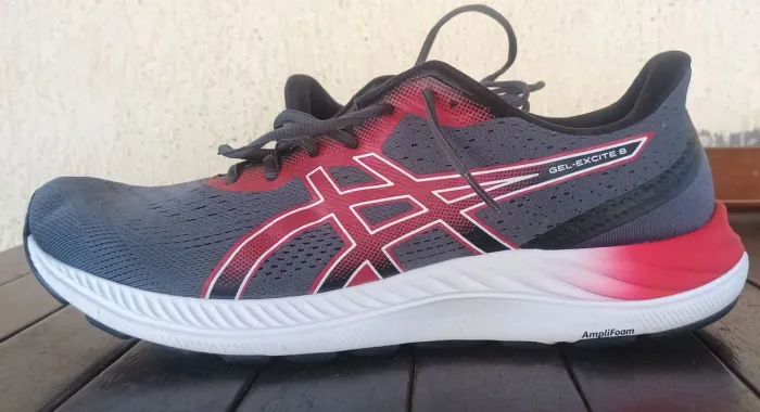 Tênis esportivo da marca Asics, modelo Gel-Excite 8... NOVO!!!