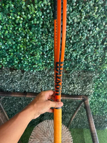 RAQUETE DE TÊNIS WILSON BURN 100 V5