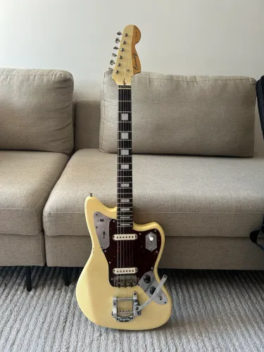 Guitarra Banning Jaguar