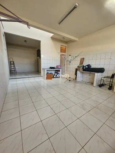 OPORTUNIDADE- UM APARTAMENTO + UMA CASA + PONTO COMERCIAL