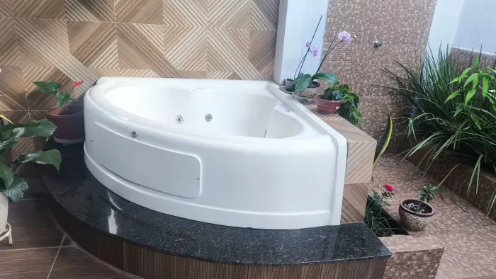 Vende hidromassagem três lugares pôr 400 reais