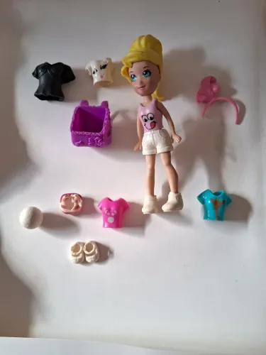 Boneca Polly e acessórios $15