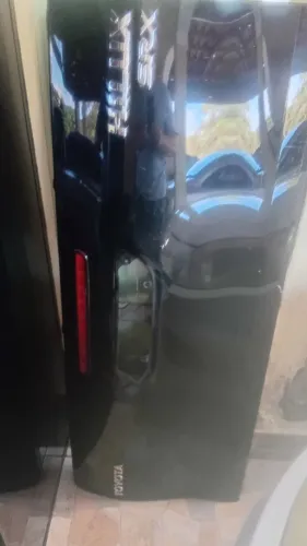 Vendo uma tampa traseira da Toyota hilux.